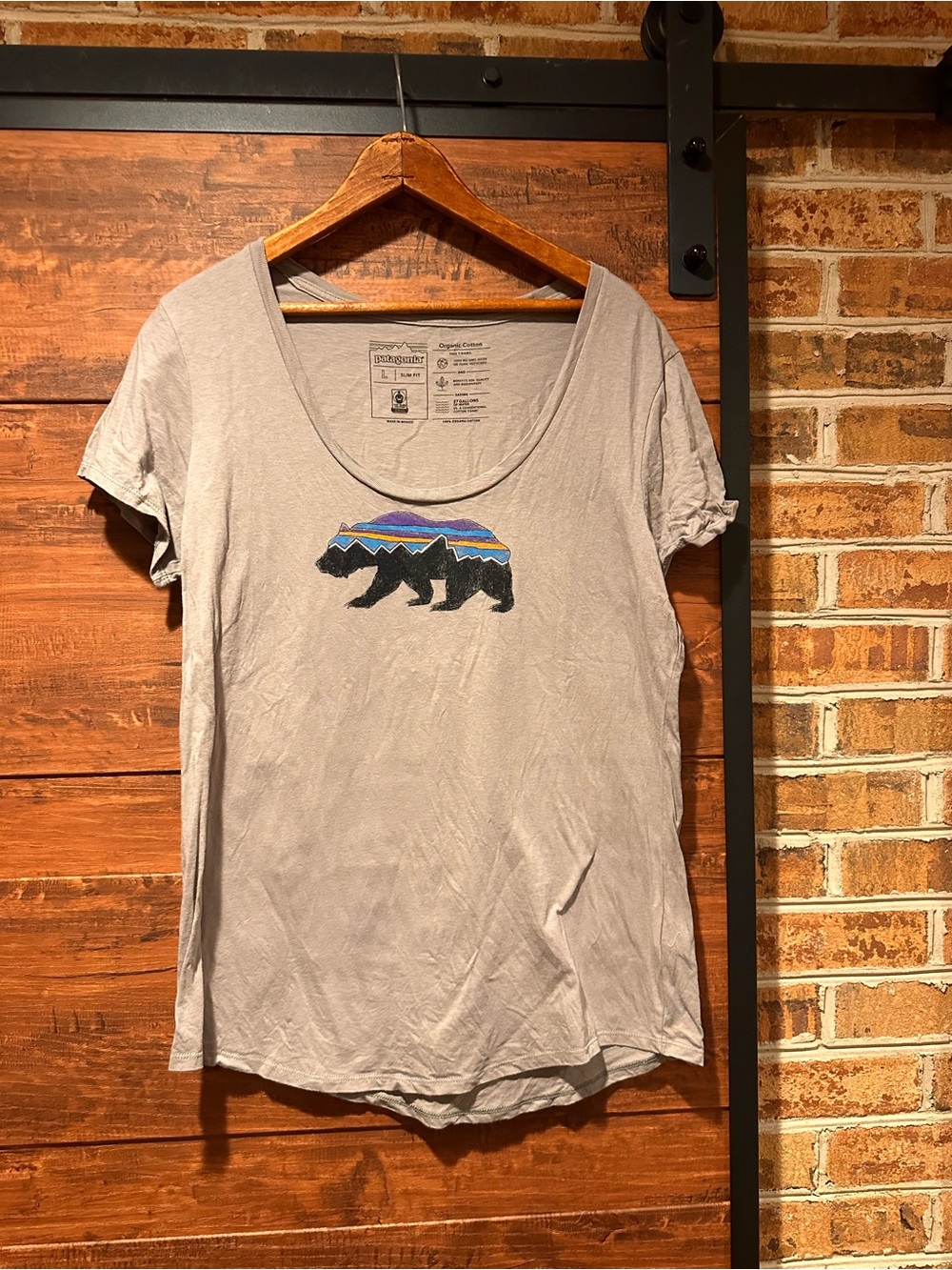 Patagonia Bear Logo Slim Fit Women's T-Shirt Light Grey Large Organic Cotton (55